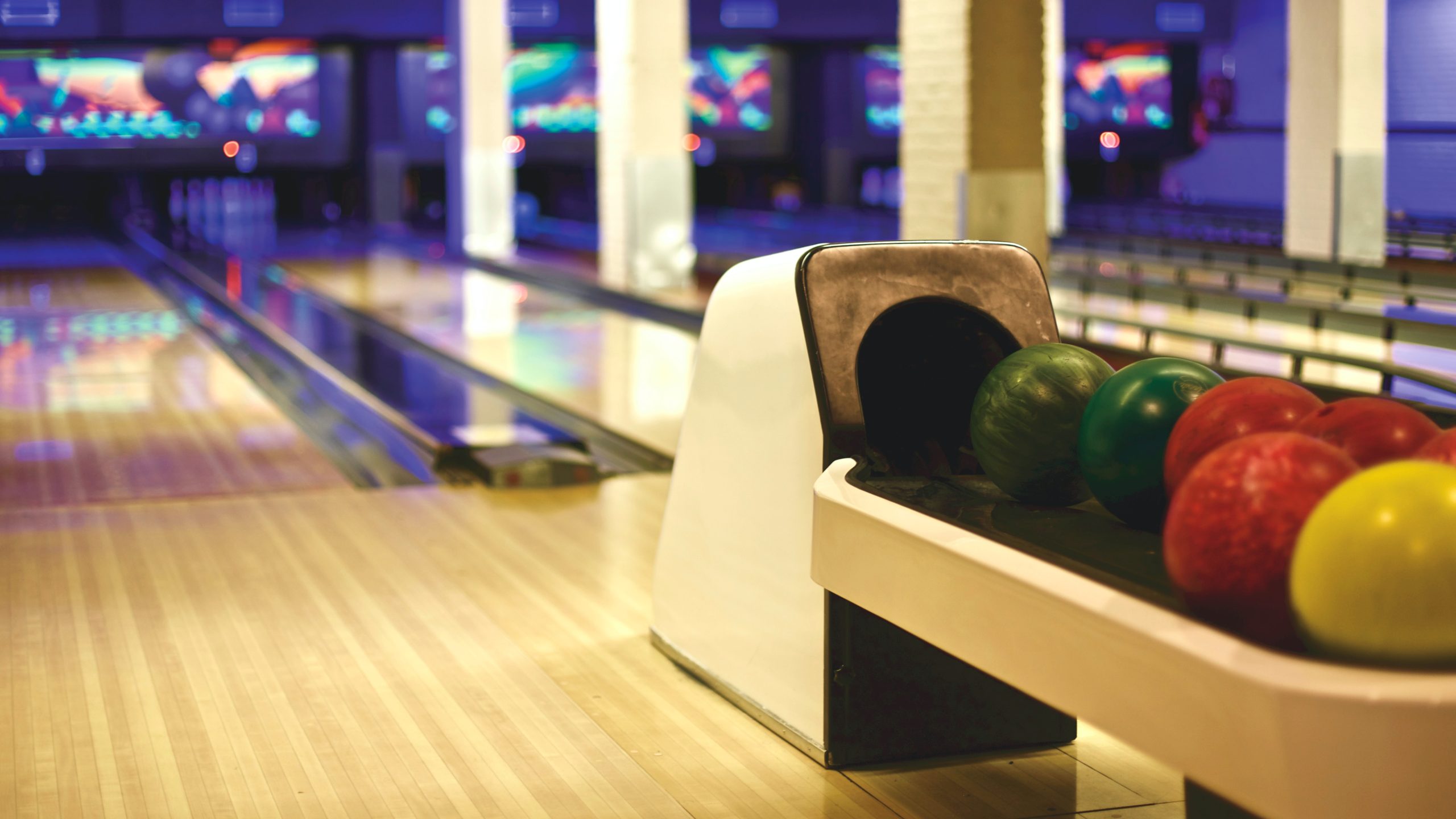 Lees meer over het artikel Eindactiviteit: bowling + eten